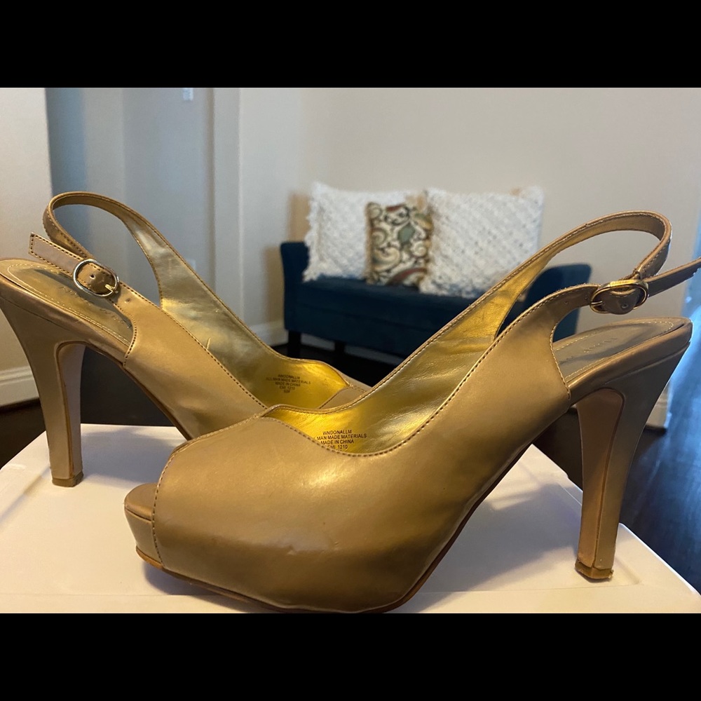 Nine West Women's Able Synthetic Platform Pump